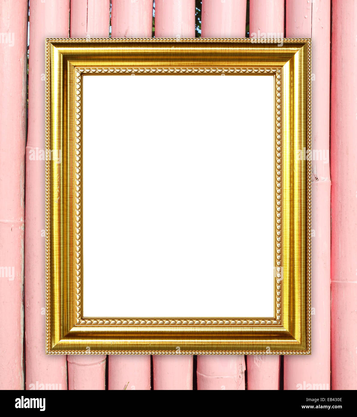 leere Goldrahmen auf bunten Bambus Wand Hintergrund Stockfoto