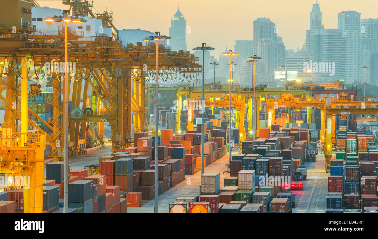 Container im Hafen Bangkok Stockfoto