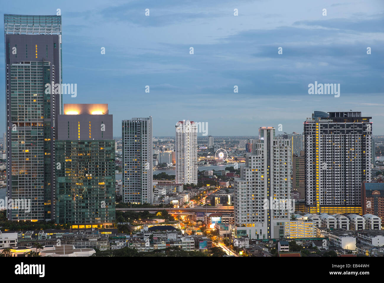 Stadtbild von Bangkok bei Nacht Stockfoto