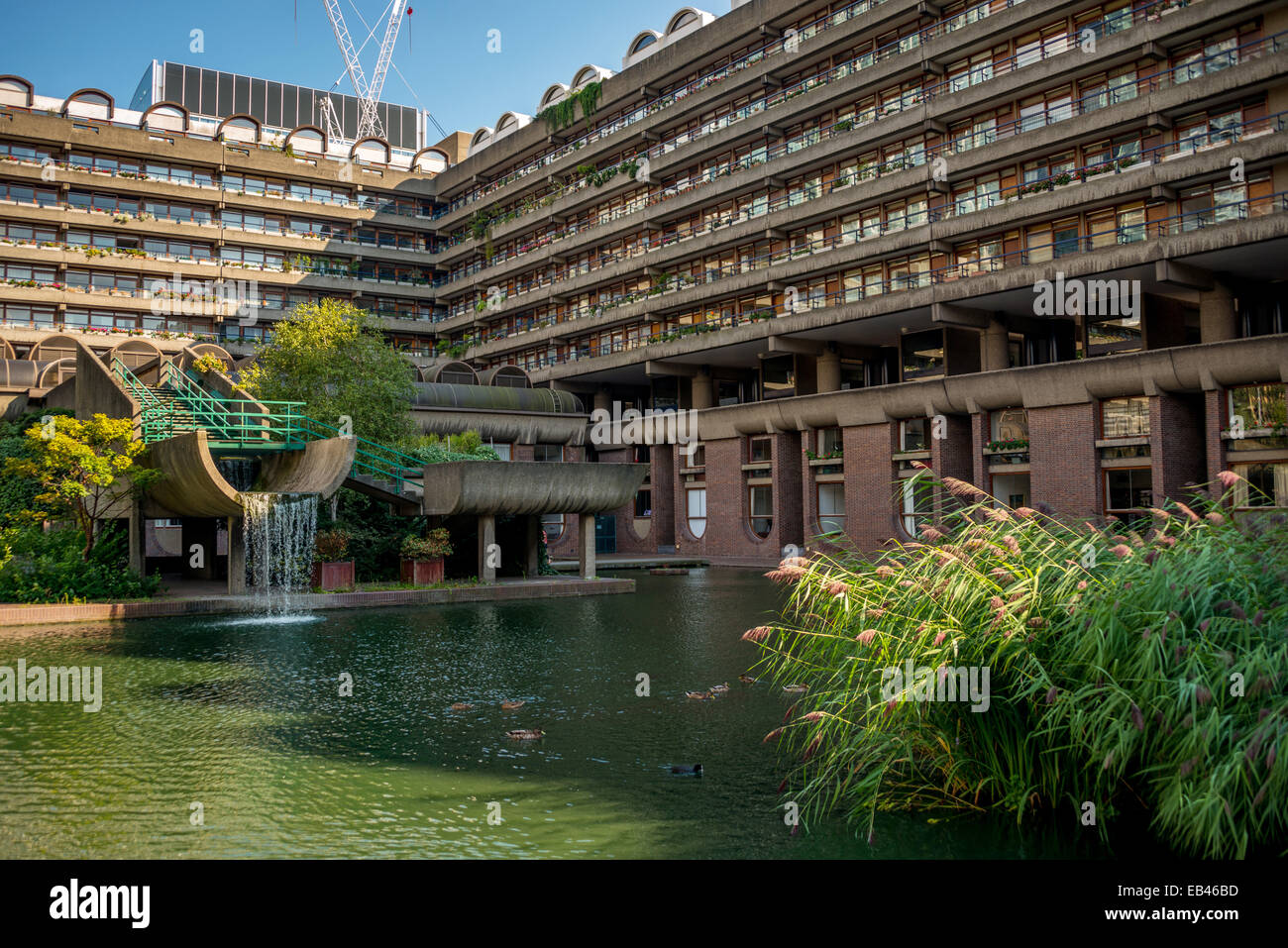 Die Barbican Estate ist eine Wohnsiedlung erbaut in den 1960er und den 1970er Jahren in der Londoner City, in einem Bereich einmal verheerende Stockfoto