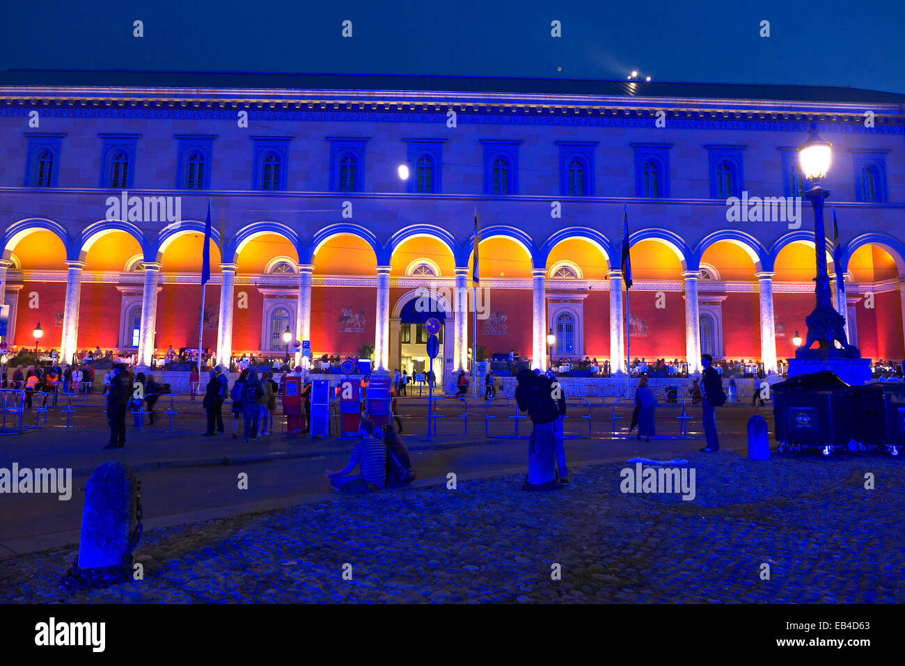 München, 29. Juni 2014 - Oper für alle. Ein Ereignis, das von BMW gesponsert.  Arbeitnehmer, die clearing-Metallzaun nach dem Spiel auf Nationa Stockfoto