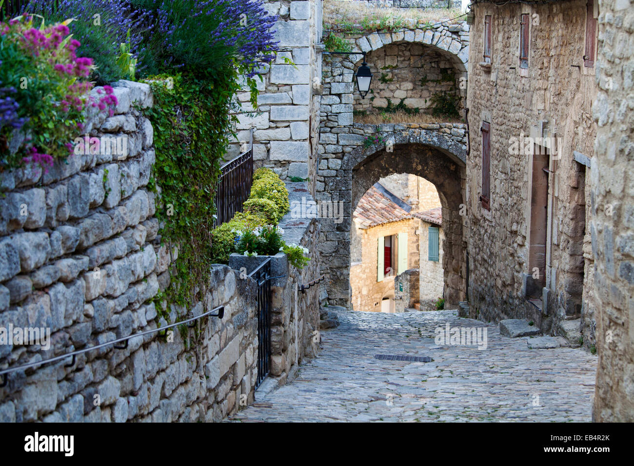 Lacoste -Fotos und -Bildmaterial in hoher Auflösung – Alamy