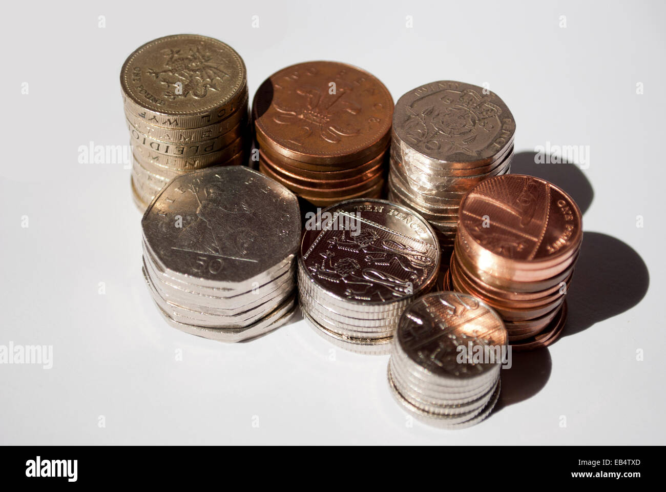 Stapel von Sterling Coins of Great Britain Stockfoto