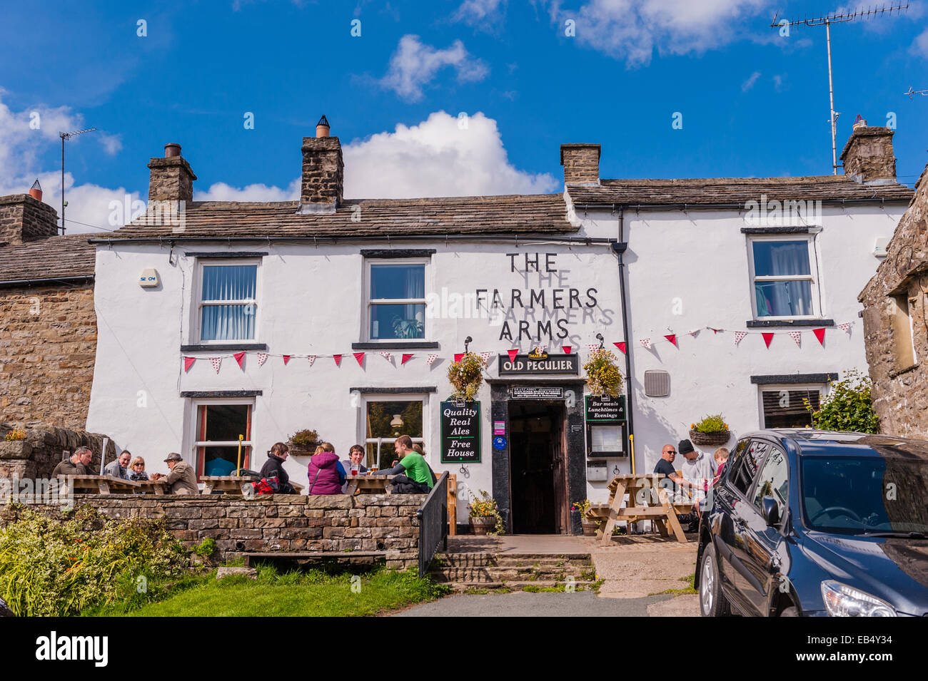 Das Farmers Arms Pub am Muker, Swaledale, in den Yorkshire Dales in Yorkshire, England, Großbritannien, Vereinigtes Königreich Stockfoto