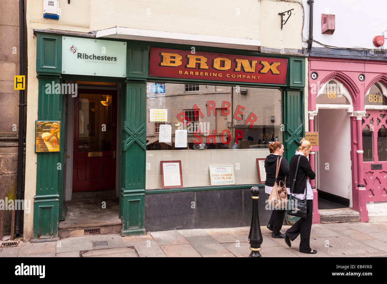 Die Bronx Friseurladen in Durham, England, Großbritannien, Vereinigtes Königreich Stockfoto