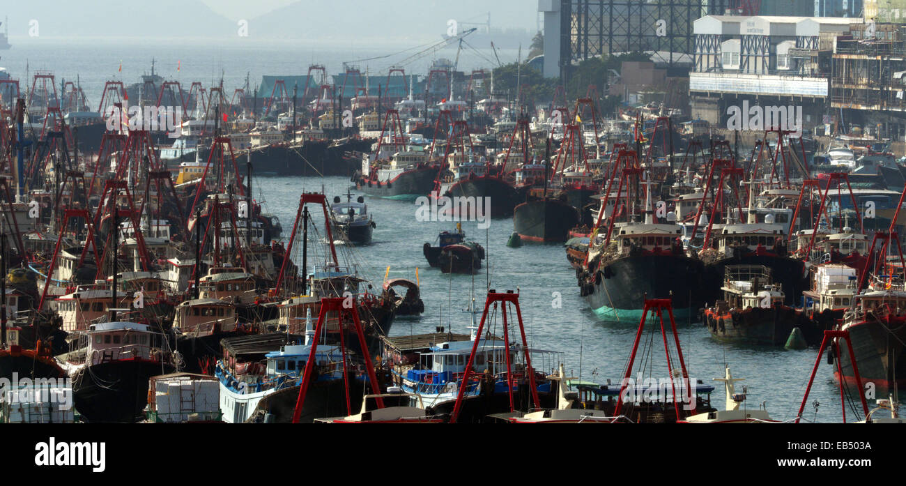 China Hong Kong Aberdeen Tierheim Hafen Hafen Chinesische Dschunke Angelboote Fischerboote Stockfotografie Alamy