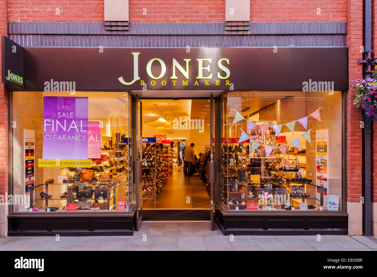 Der Jones-Schuhmacher-Schuh-Shop speichern in Durham, England, Großbritannien, Vereinigtes Königreich Stockfoto