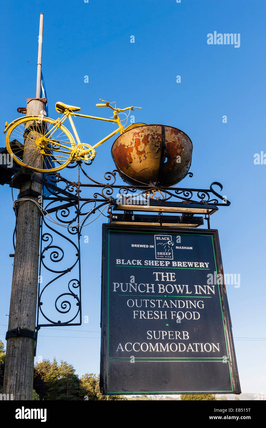 Das Punch Bowl Inn at Low Row im Swaledale in den Yorkshire Dales in Yorkshire, England, Großbritannien, Vereinigtes Königreich Stockfoto