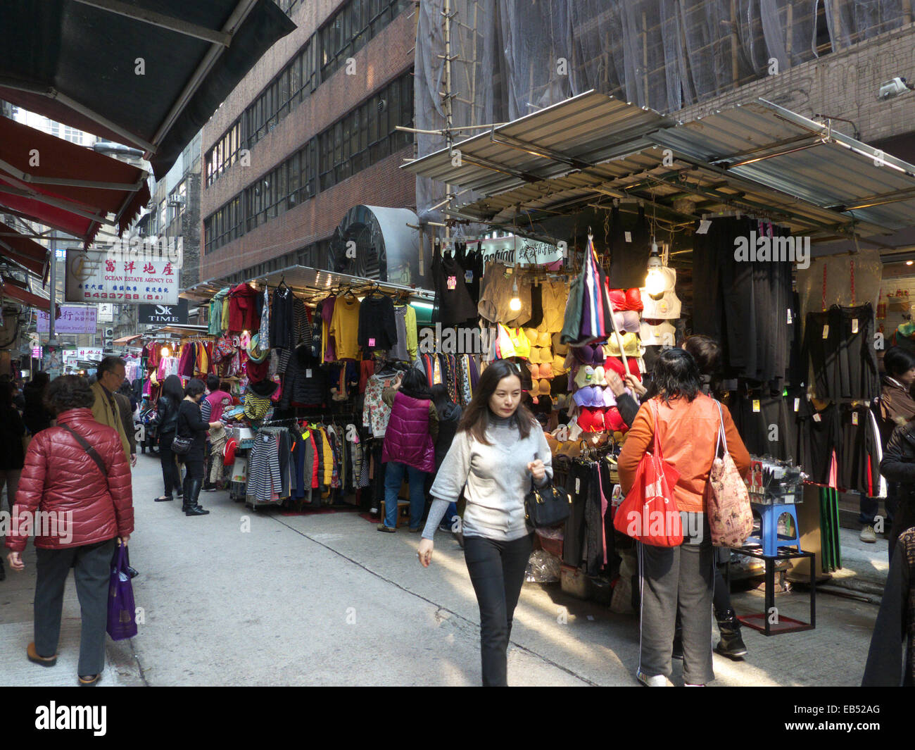 China Hong Kong Central Financial District Seitenstraße Gasse einkaufen Stockfoto