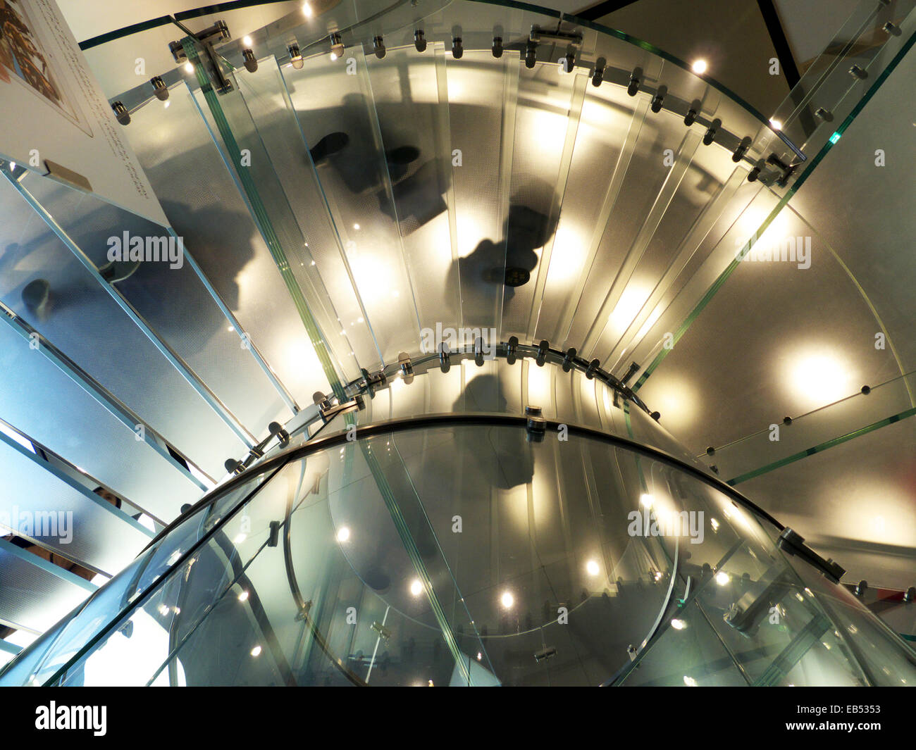 China Hong Kong Glas Treppe Treppenhaus im Apple shop Stockfoto