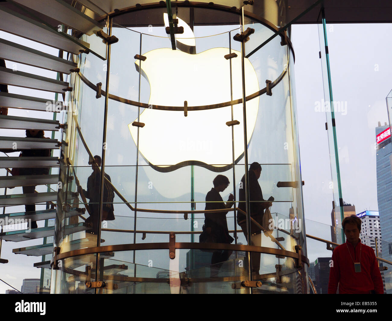 China Hong Kong Glas Treppe Treppenhaus im Apple shop Stockfoto