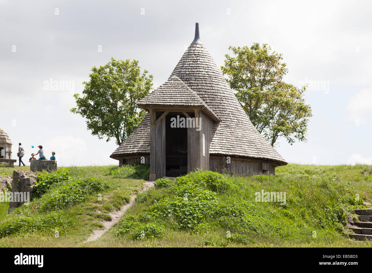 Den kalten Raum Brouage: halb begraben und mit einem Dach aus Schindeln bedeckt, konnte das Gebäude bis zu 22 Tonnen Eis (Frankreich) Stockfoto