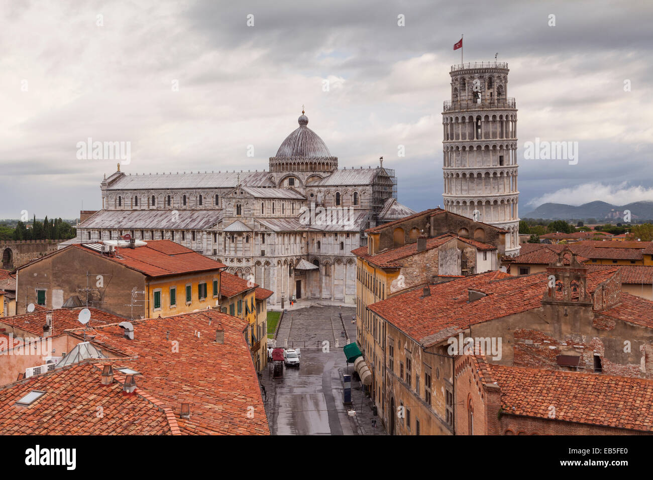 Der Duomo di Pisa und der schiefe Turm. Bestandteil der Piazza dei Miracoli wurde von der UNESCO zum Weltkulturerbe ausgewiesen. Stockfoto