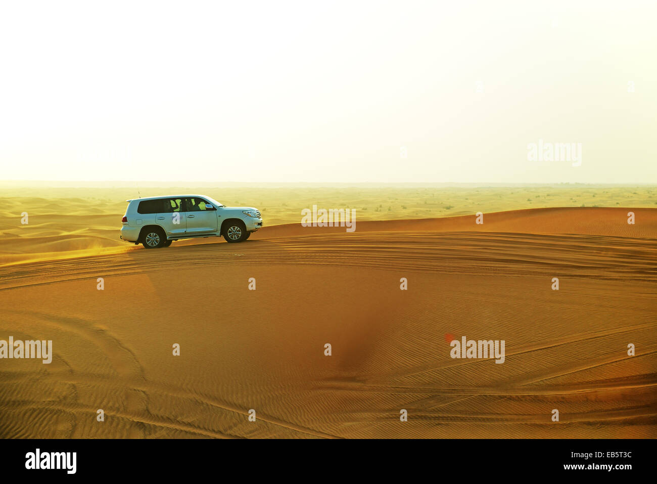 Die Dubai Wüste Fahrt im Geländewagen ist großen Touristen-Attraktion. Stockfoto