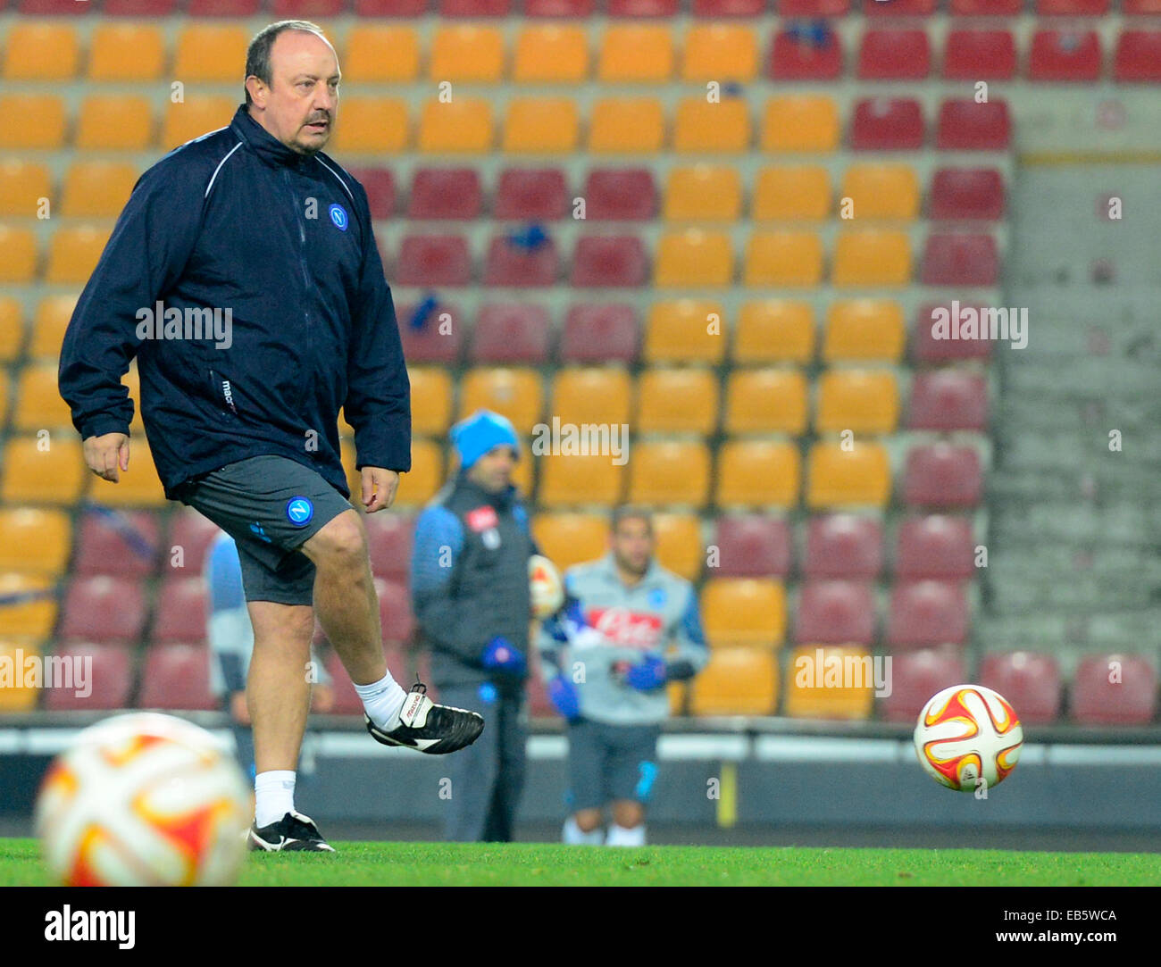 Prag, Tschechische Republik. 26. November 2014. Trainer des SSC Napoli Rafael Benitez sieht man während des Trainings wegen Fußball Europa League 5. Runde Spiel Sparta Praha Vs SSC Napoli in Prag, Tschechische Republik, 26. November 2014. © Roman Vondrous/CTK Foto/Alamy Live-Nachrichten Stockfoto