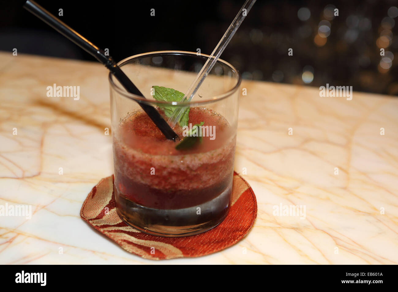 Ein Cocktail serviert das Danna Hotel auf Langkawi, Malaysia. Das Getränk verfügt über frisch gepresste Obst. Stockfoto