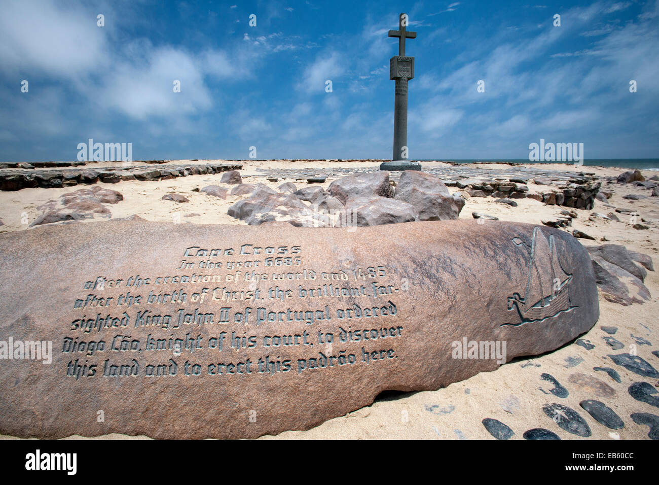 Steinkreuz bei Cape Cross Seal Reserve - in der Nähe von Henties Bay, Namibia, Afrika Stockfoto