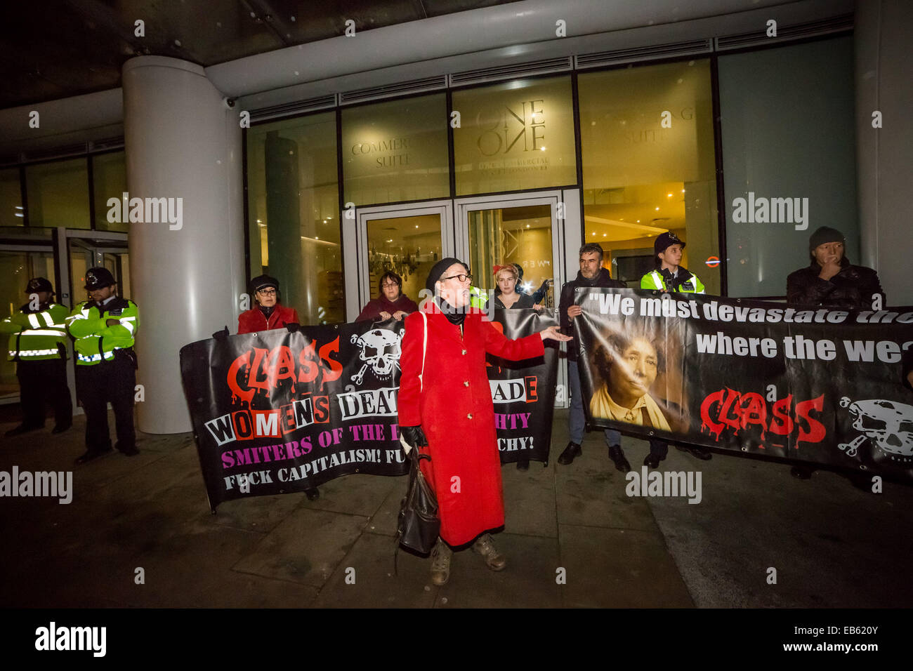 London, UK. 26. November 2014.  Klasse Krieg "Armen Tür" Segregation Protest Credit: Guy Corbishley/Alamy Live News Stockfoto