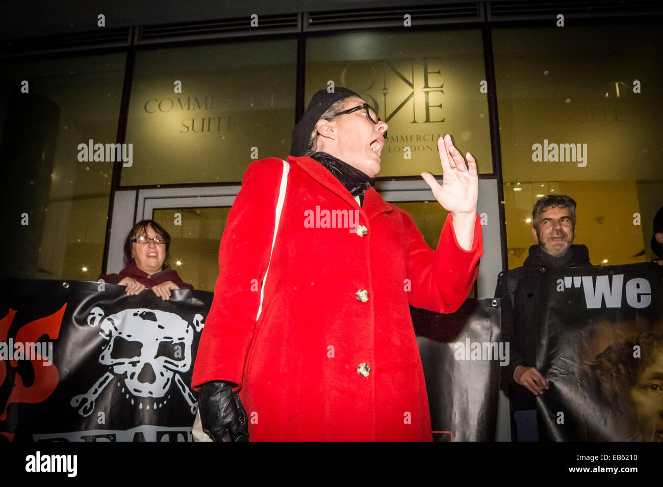 London, UK. 26. November 2014.  Klasse Krieg "Armen Tür" Segregation Protest Credit: Guy Corbishley/Alamy Live News Stockfoto