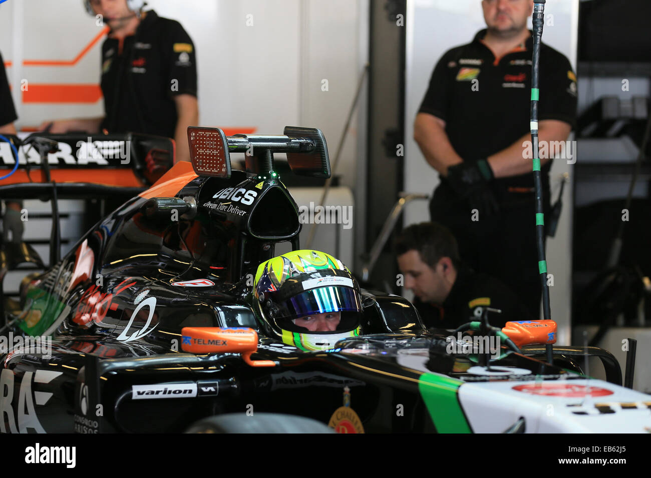 Dubai, Vereinigte Arabische Emirate. 26. November 2014.  Zum Ende der Saison Auto Testsitzungen, Tag 2. Spike Goddard Tests der Sahara Force India VJM07 mit Anthony Hamilton entworfen, Kamera-Display-System Credit: Action Plus Sport Bilder/Alamy Live News Stockfoto