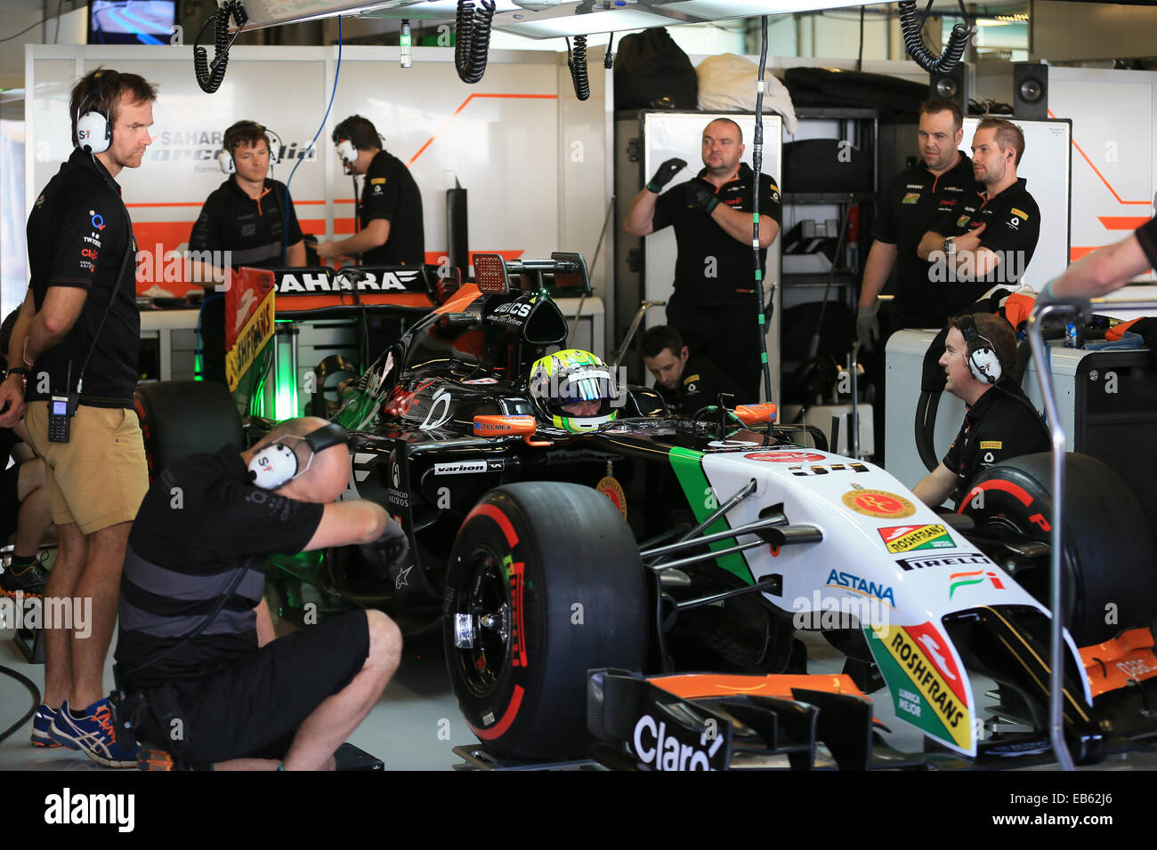 Dubai, Vereinigte Arabische Emirate. 26. November 2014.  Zum Ende der Saison Auto Testsitzungen, Tag 2. Spike Goddard Tests der Sahara Force India VJM07 mit Anthony Hamilton entworfen, Kamera-Display-System Credit: Action Plus Sport Bilder/Alamy Live News Stockfoto