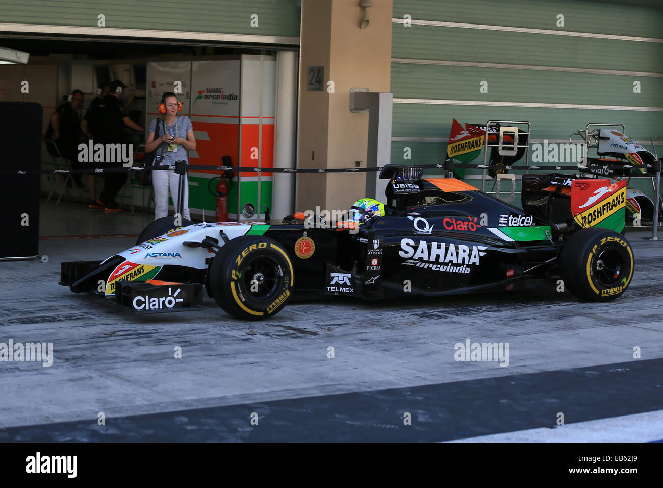 Dubai, Vereinigte Arabische Emirate. 26. November 2014.  Zum Ende der Saison Auto Testsitzungen, Tag 2. Spike Goddard Tests der Sahara Force India VJM07 mit Anthony Hamilton entworfen, Kamera-Display-System Credit: Action Plus Sport Bilder/Alamy Live News Stockfoto