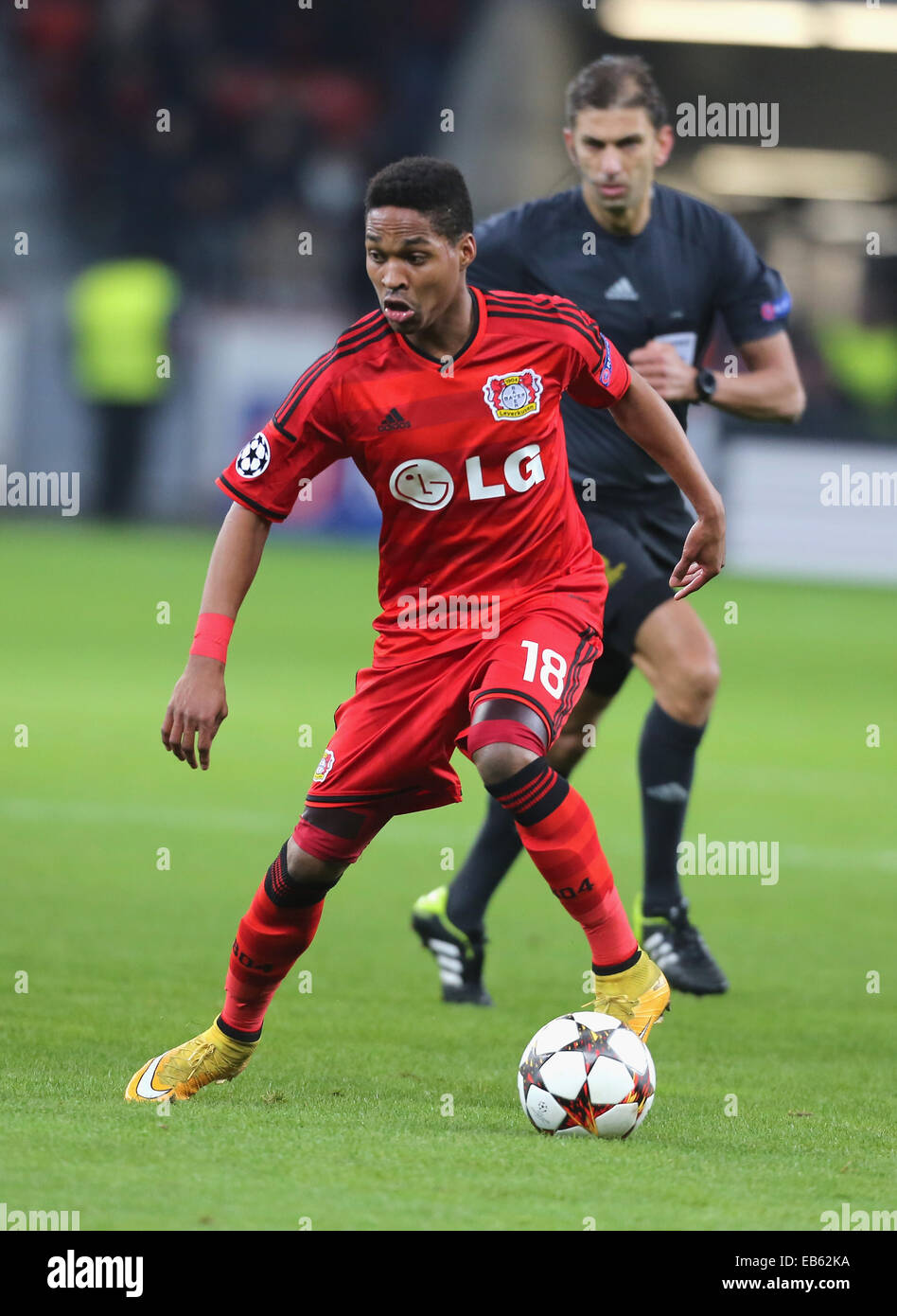 Leverkusen, Deutschland. 26. November 2014. Champions League Gruppenphase, Bayer 04 Leverkusen Vs AS Monaco. Wendell Leverkusen steuert den Ball. Bildnachweis: Jürgen Schwarz/Alamy Live-Nachrichten Stockfoto