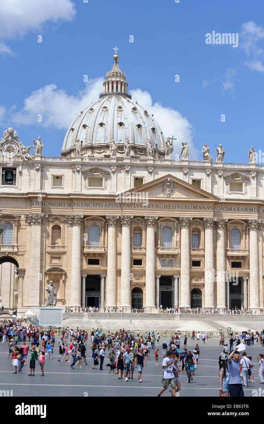 Die berühmte Basilika St. Peter im Vatikan in Rom, Italien. Stockfoto