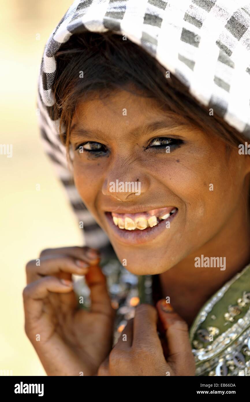 Inderin mit Zähnen von Fluorid Wasser Rajastahn Indien betroffen Stockfoto