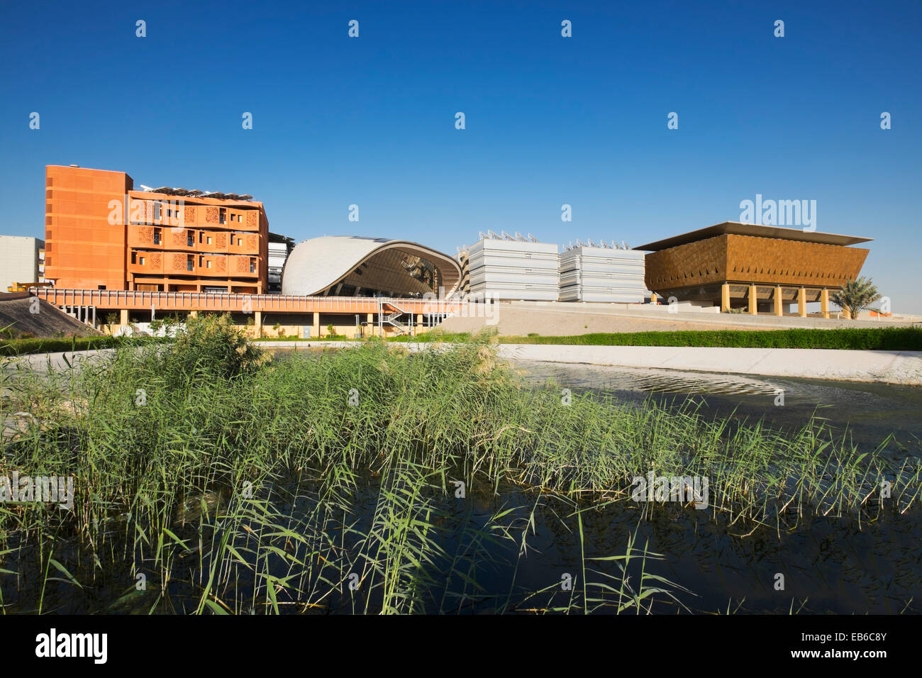 Ansicht des Institute of Science and Technology in Masdar City in Abu Dhabi, Vereinigte Arabische Emirate Stockfoto
