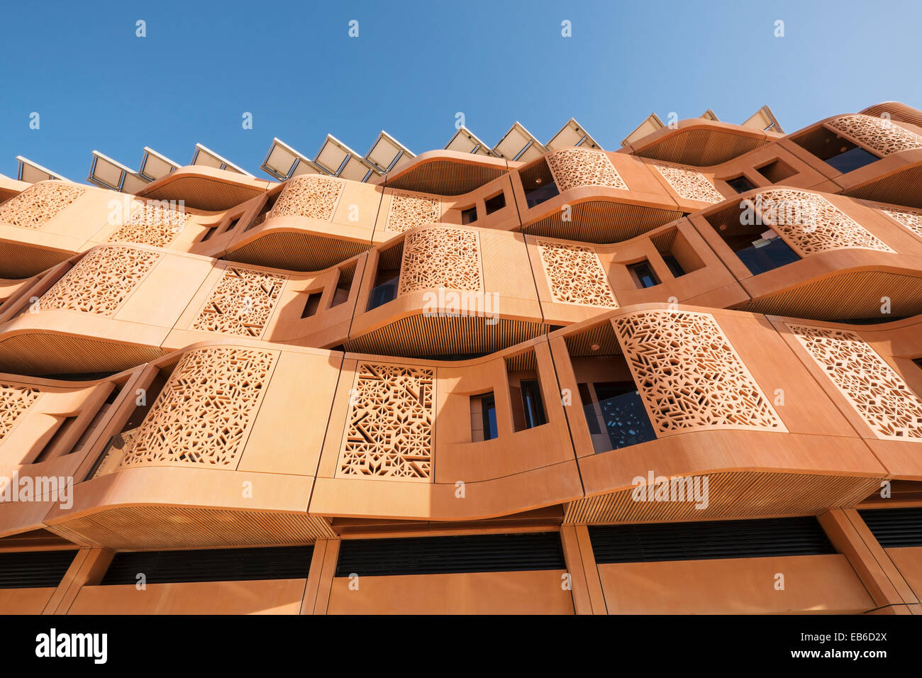 Modernes Studentenwohnheim Gebäude am Institute of Science and Technology in Masdar City in Abu Dhabi Vereinigte Arabische Emirate Stockfoto