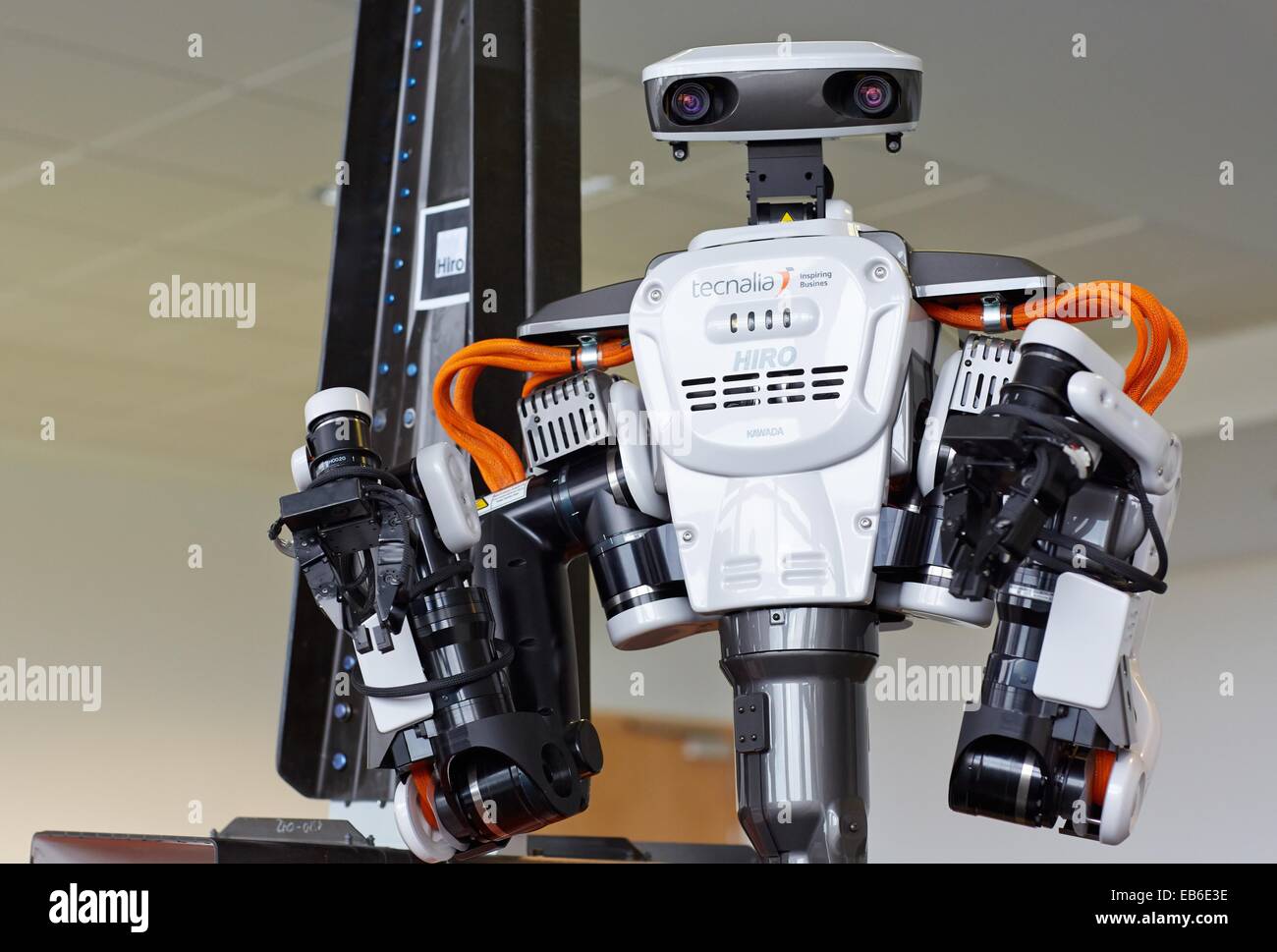 HIRO Roboter Humanoid Roboter für automotive Montageaufgaben in  Zusammenarbeit mit Menschen Industrie Tecnalia Forschung & innovation  Stockfotografie - Alamy