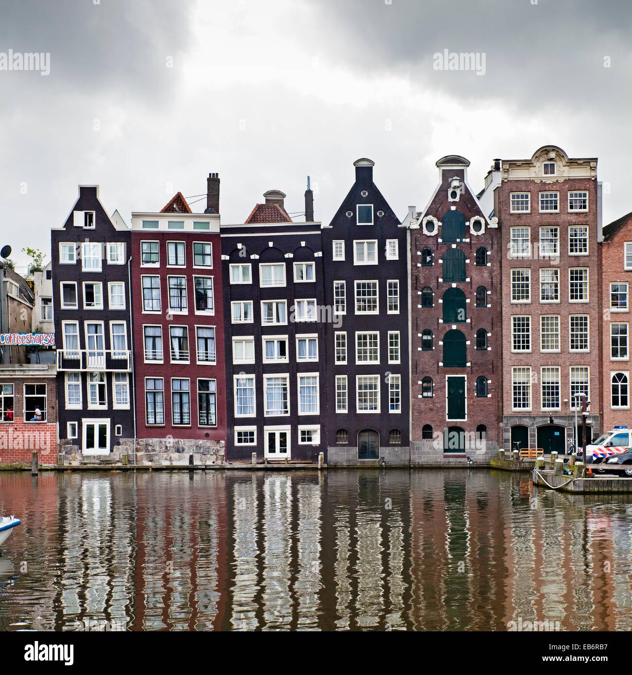 Niederländische Häuser, Kanal, Amsterdam, Niederlande. Stockfoto