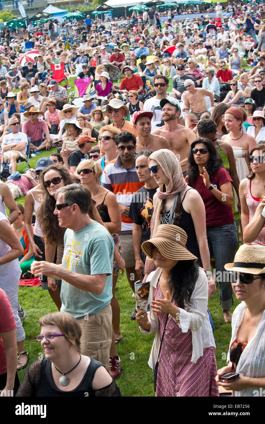 Menschen genießen Sie die Musik auf dem Vancouver International Jazz