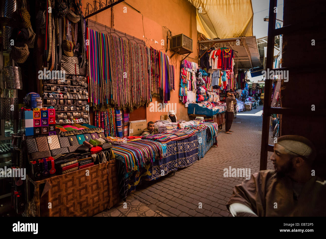 DIE SOUKS MARRAKESCH MAROKKO Stockfoto