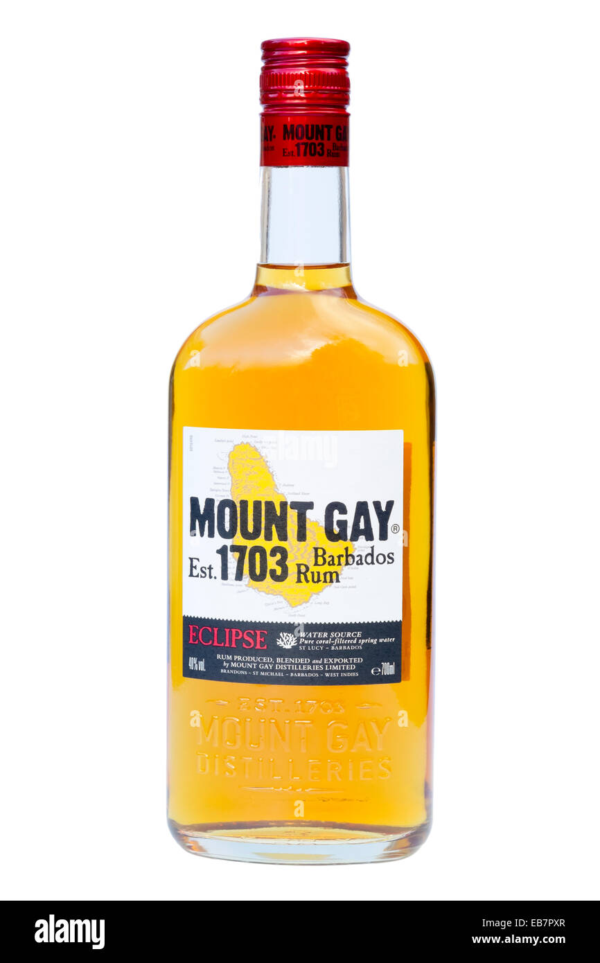 Mount Gay Rum Flasche ausgeschnitten oder isoliert auf einem weißen Hintergrund. Stockfoto