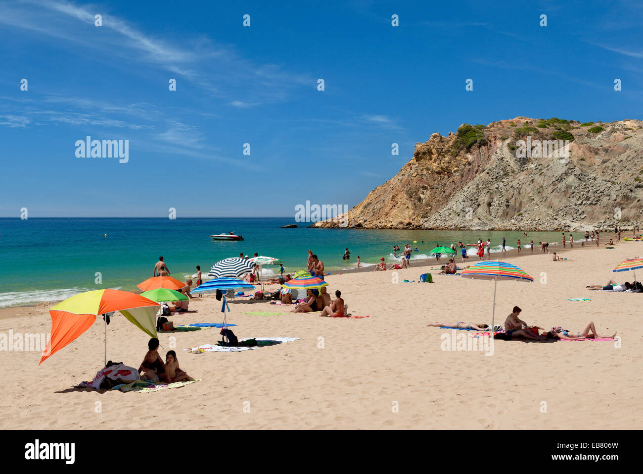 Portugal; Algarve; Burgau Strand im Sommer Stockfoto