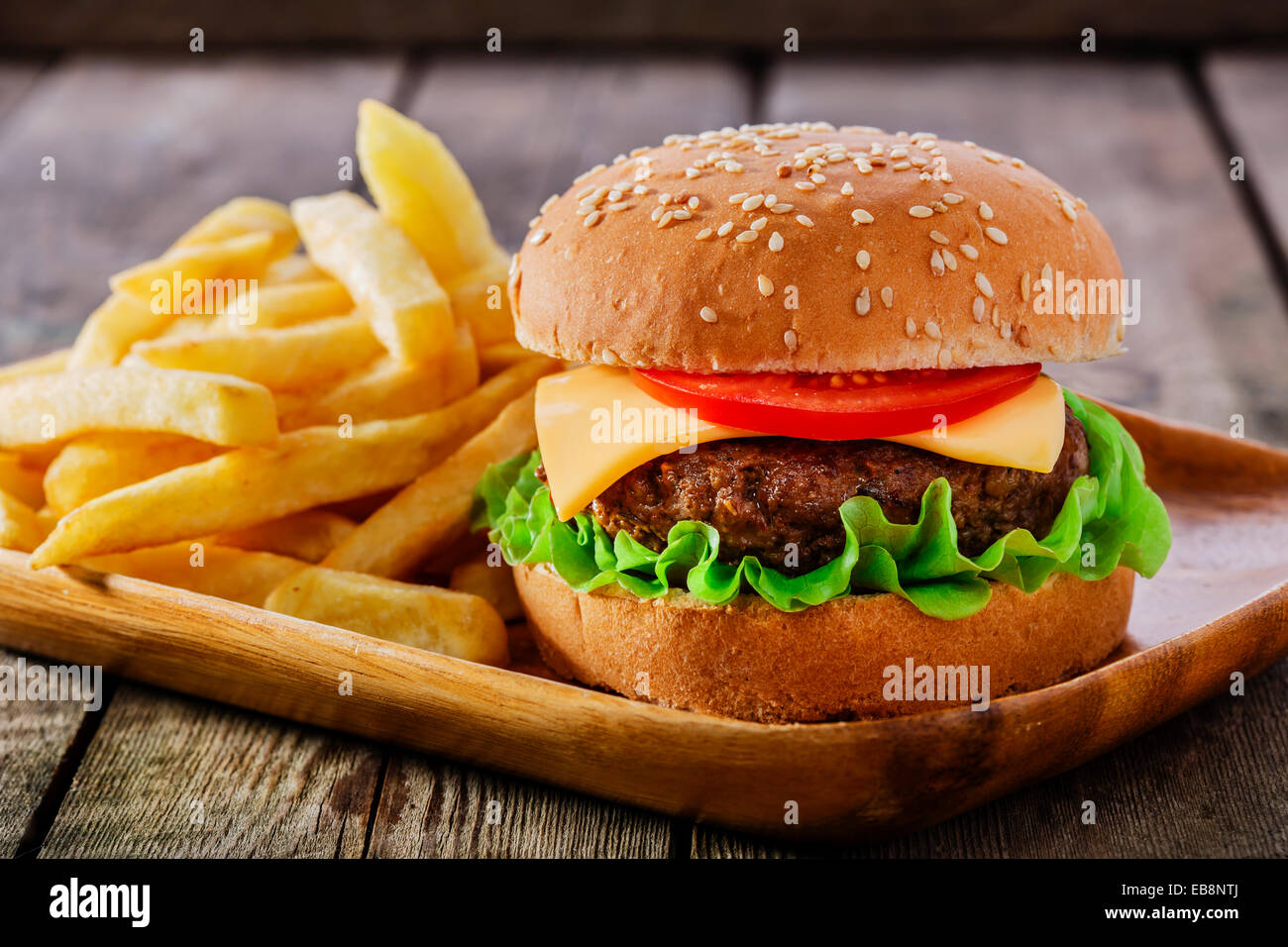 Mini-Burger mit Pommes frites Stockfoto
