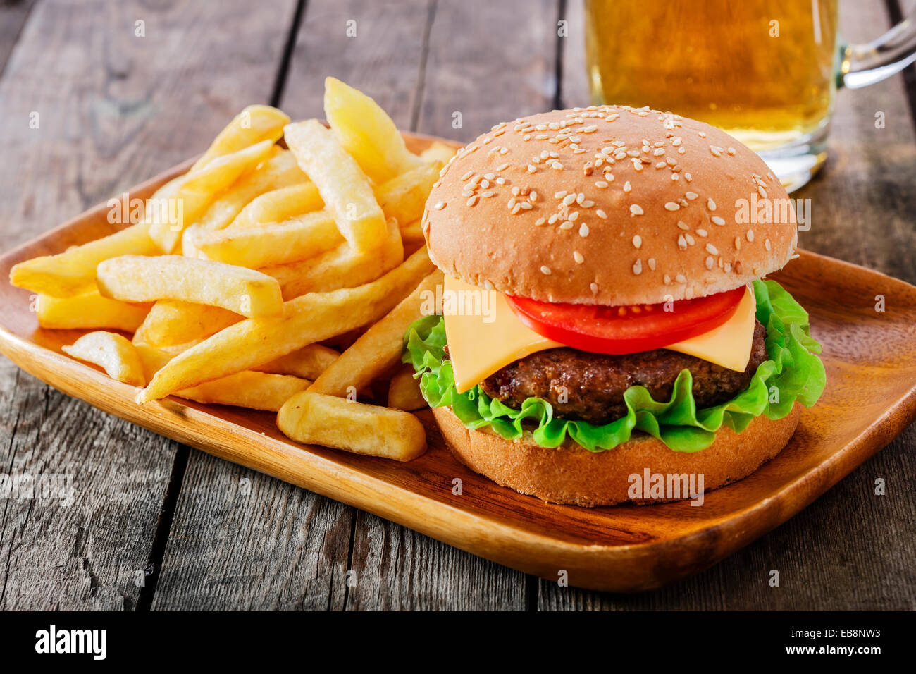 Mini-Burger mit Pommes frites Stockfoto