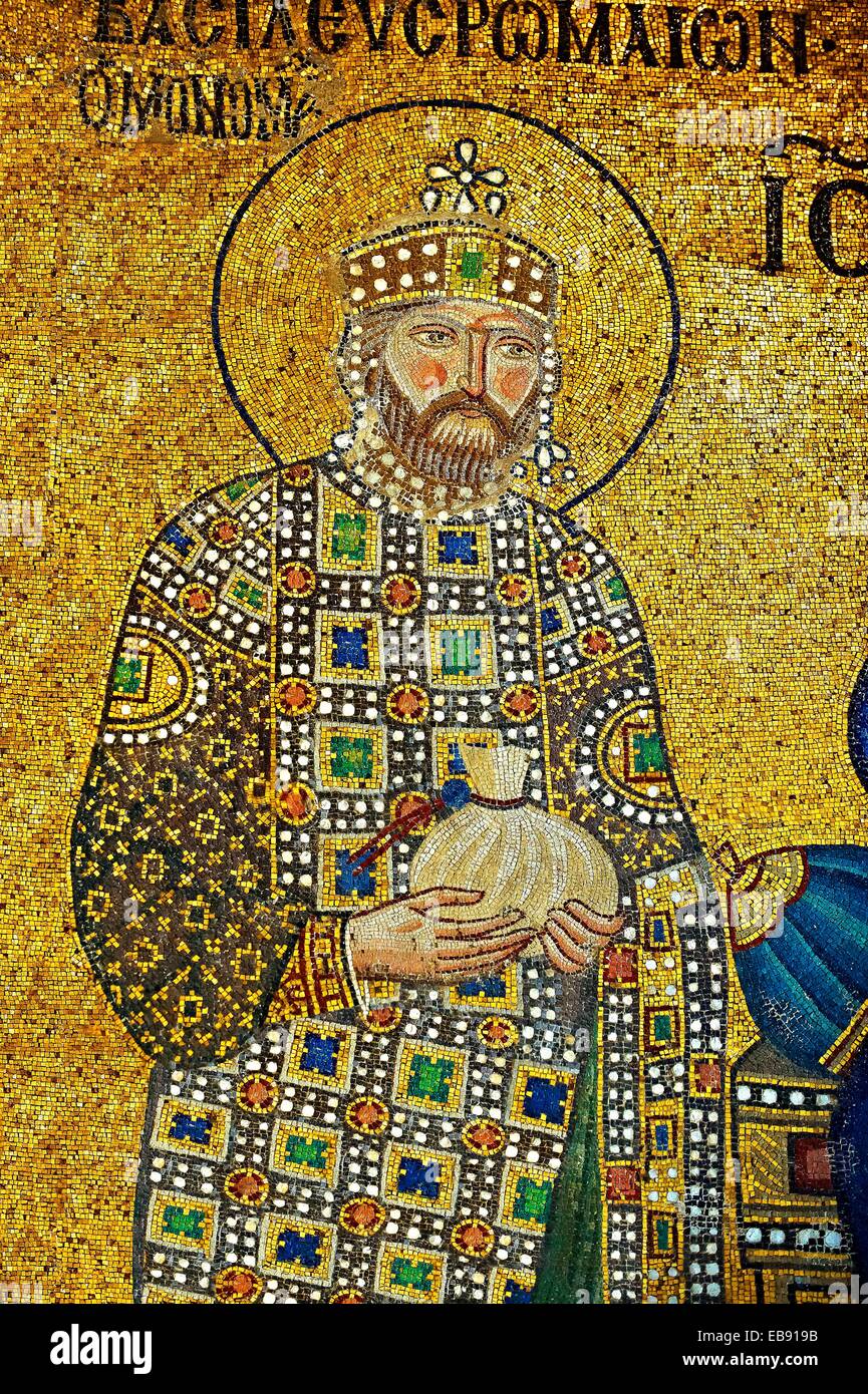 11. Jahrhundert byzantinische Mosaik von Kaiser Constantine IX Monmachus eine Darbringung des Geldes Hagia Sophia, Istanbul, Türkei Stockfoto