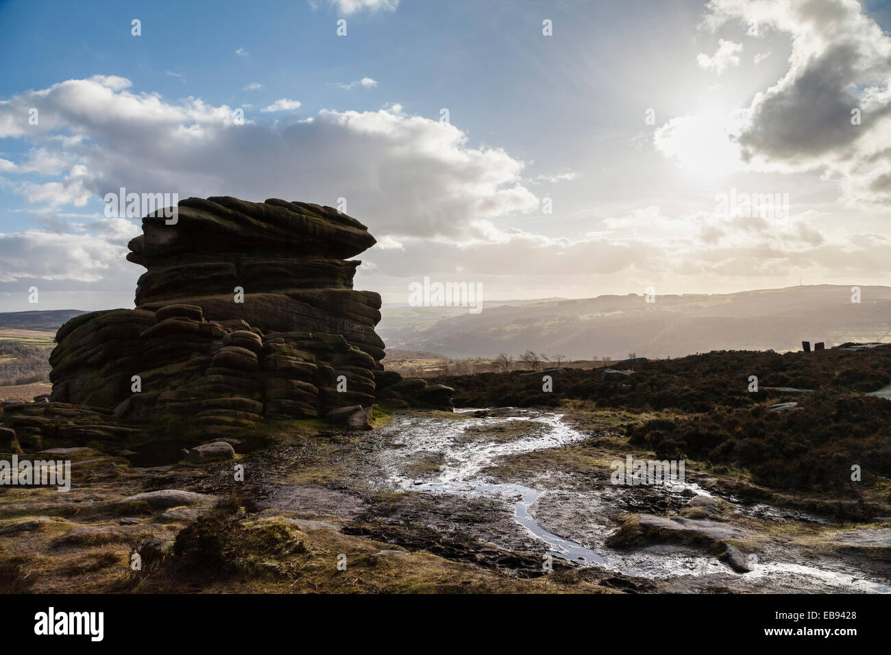 Owler Tor und Blick Richtung Derwent Valley, Hathersage Moor, Peak District National Park, South Yorkshire, England Stockfoto