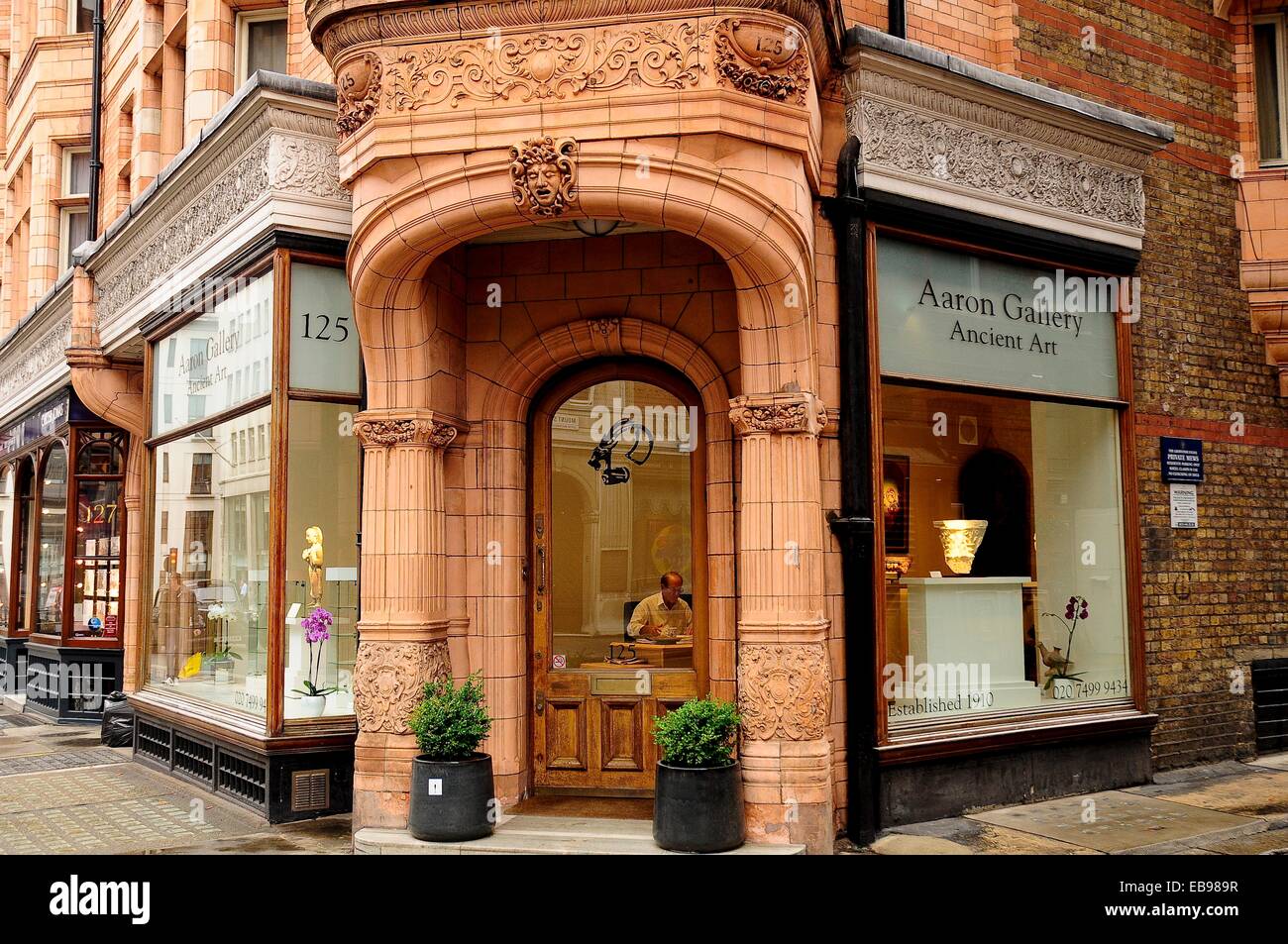 Antike Kunst-Shop in Mayfair, London, England, UK, Europa. Stockfoto