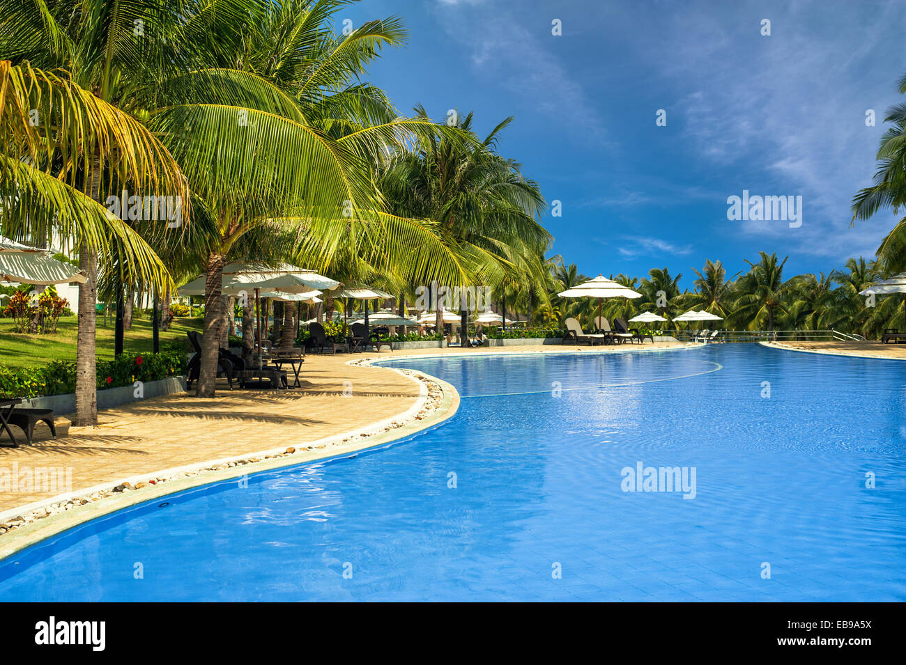 Schwimmbad in erstaunlichen tropischen Luxus-Hotel. Mui Ne, Vietnam Reiseziele Stockfoto
