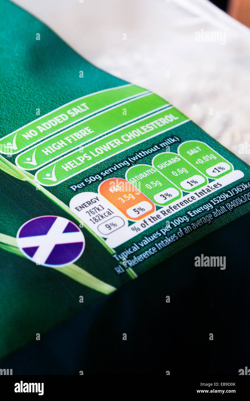 Nährwertangaben auf ein Paket von Brei Hafer. Stockfoto