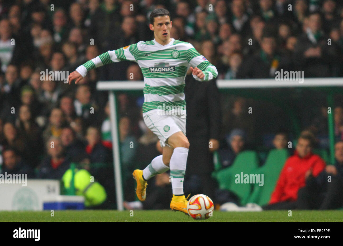 Glasgow, Schottland. 27. November 2014. Europa League Gruppenphase Qualifikationsrunde. Celtic gegen FC Red Bull Salzburg. Alexandar Tonev macht seinen ersten Auftritt für Celtic, nachdem sein Kredit verboten: Action Plus Sport/Alamy Live News Stockfoto