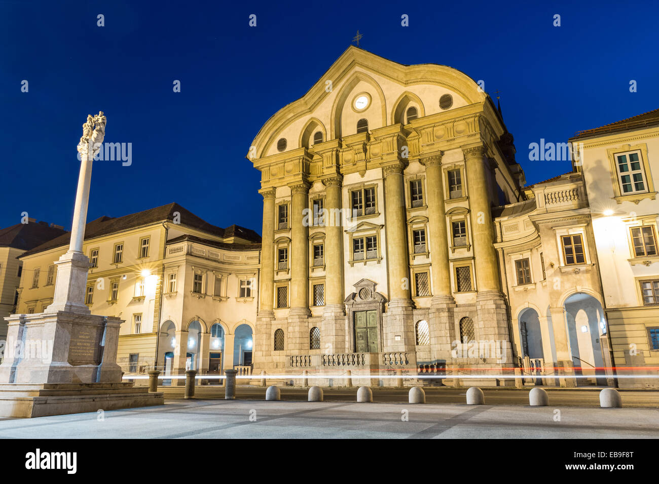 Ursulinen-Kirche der Heiligen Dreifaltigkeit auch Nonne Kirche ist eine Pfarrkirche in Ljubljana, der Hauptstadt Sloweniens. Es liegt am S Stockfoto