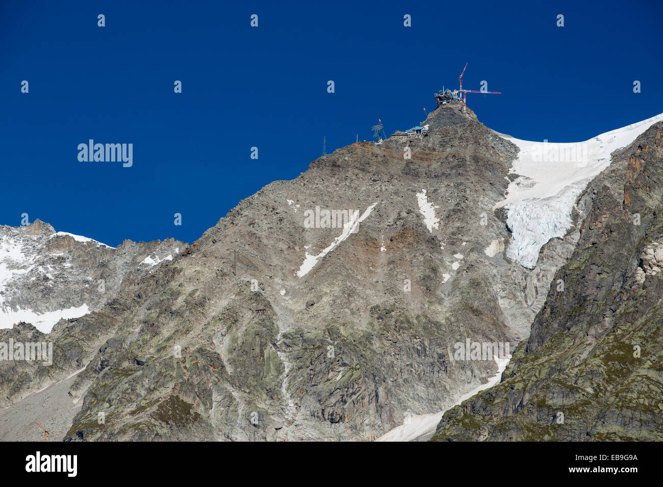 Krane, Neubau ski-Infrastruktur auf die Pointe Helbronner auf den Mont-Blanc-Massiv, oben, Courmayeur, Italien. Stockfoto