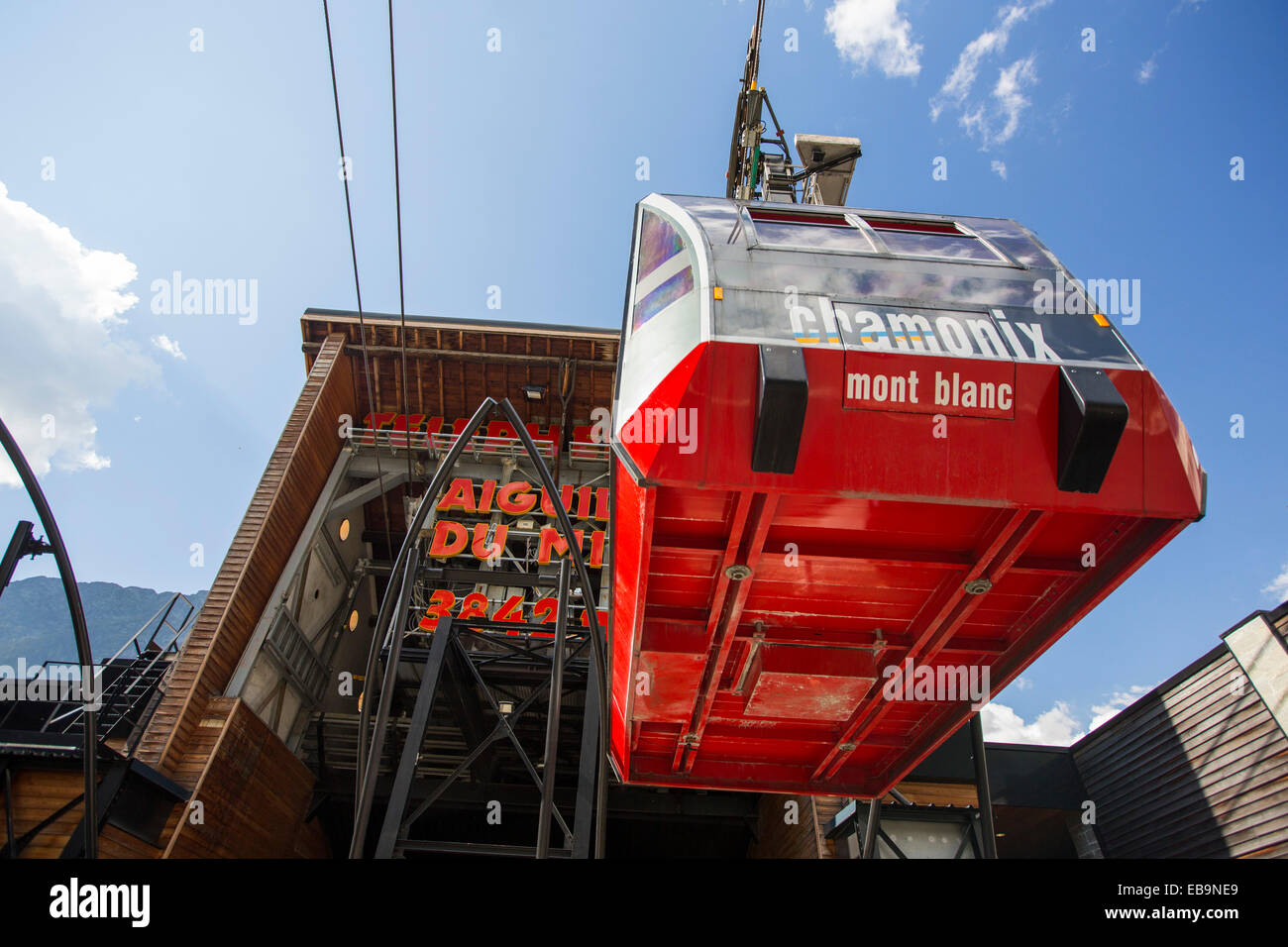 Die Aiguille Du Midi Seilbahn über Chamonix, Frankreich. Stockfoto