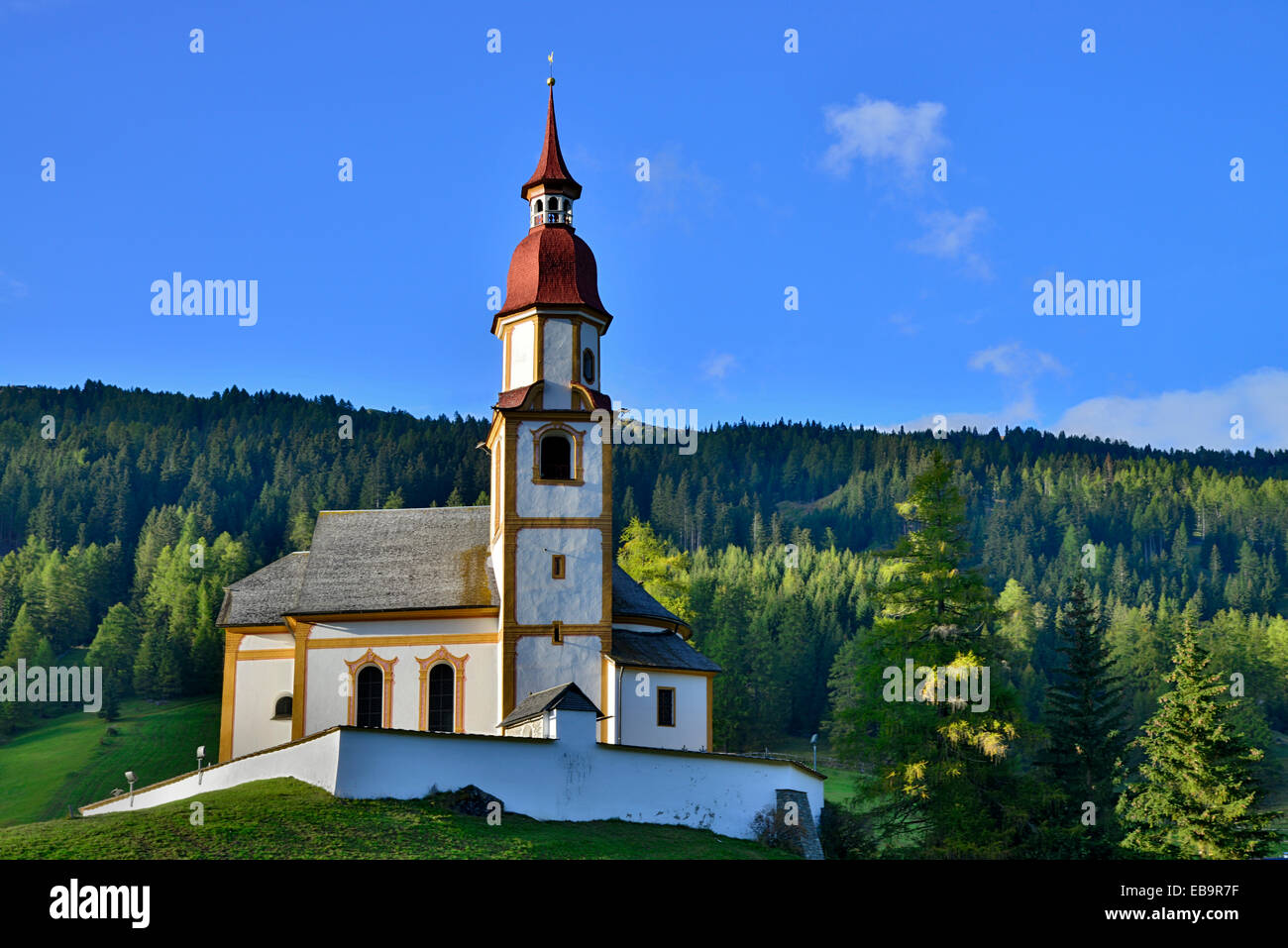 Barocke Pfarrkirche St. Nikolaus, Obernberg am Brenner, Tirol, Österreich Stockfoto