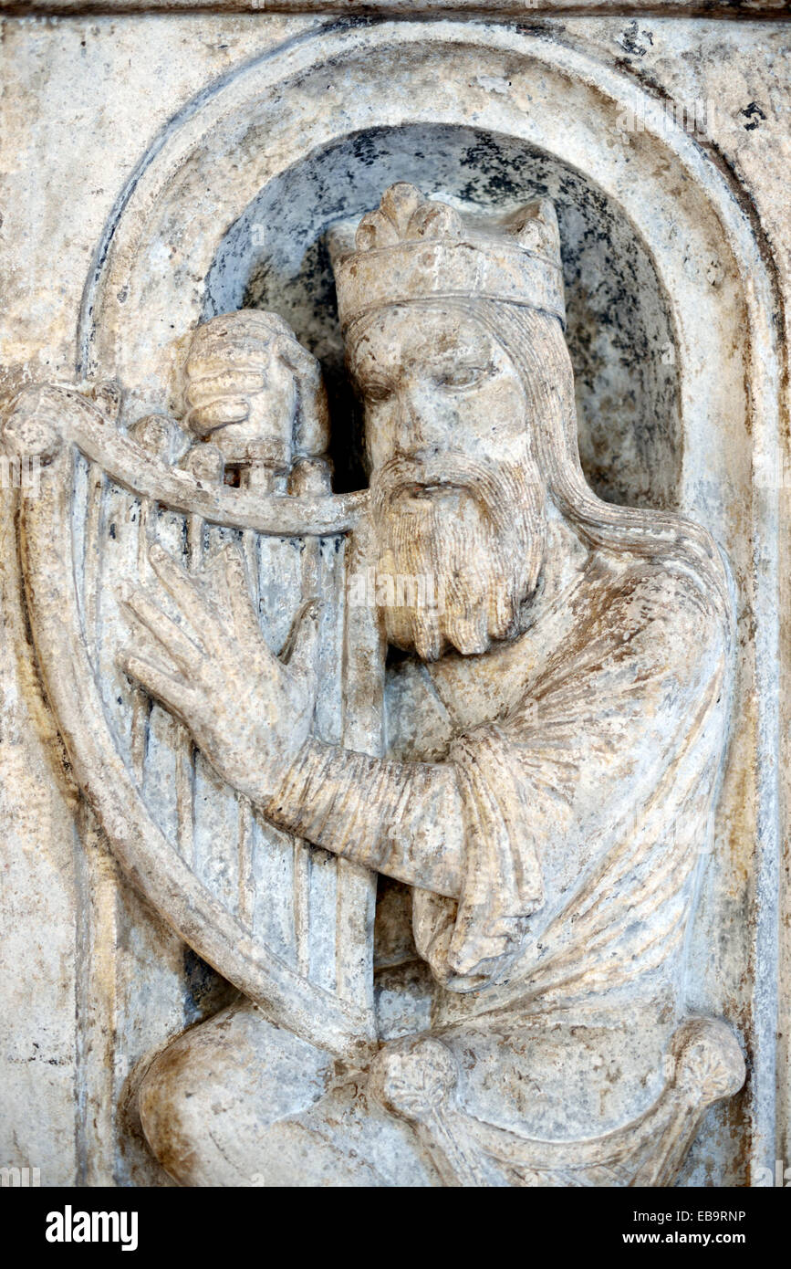 König David, 2. der König von Israel und Juda, und seine Harfe romanischen Skulptur Kapital oder Steinbildhauerei Musée des Augustins Museum Toulouse Frankreich Tuning Stockfoto